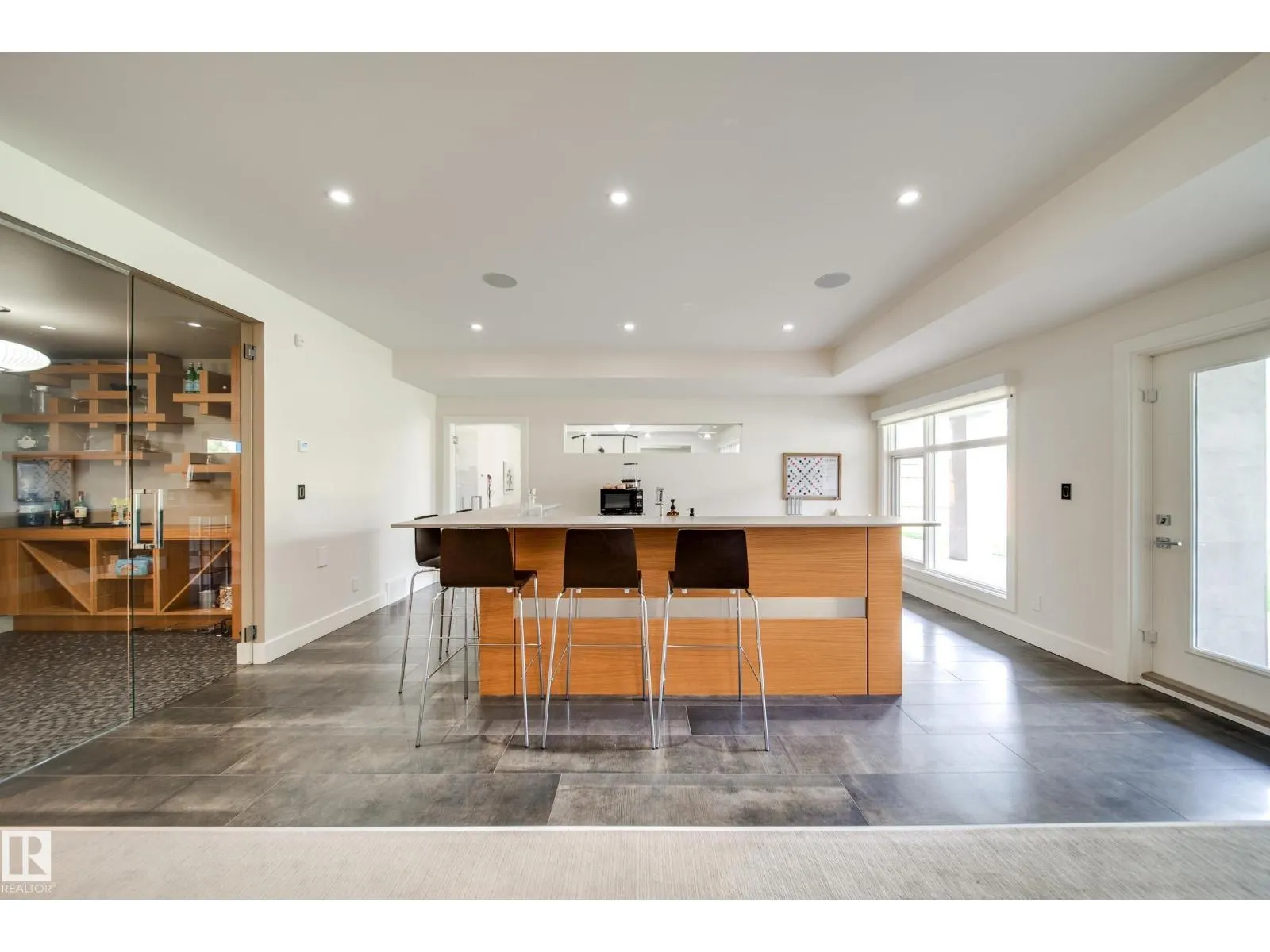705 HOWATT DR SW