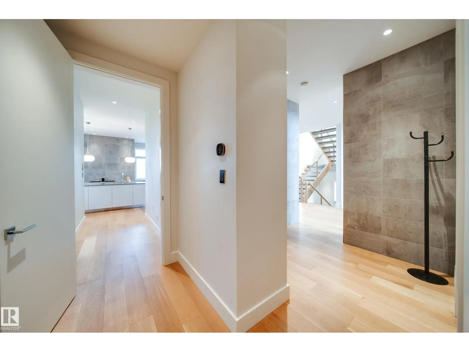 705 HOWATT DR SW