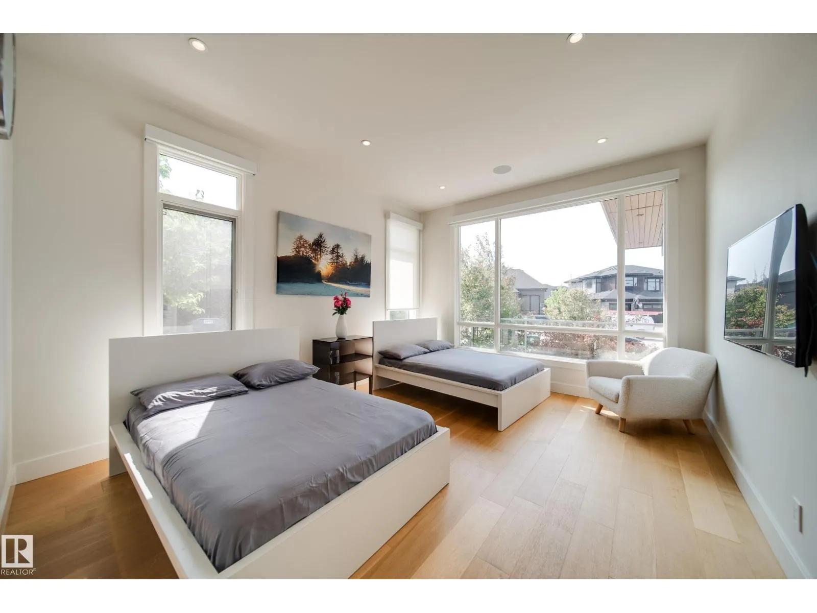 705 HOWATT DR SW