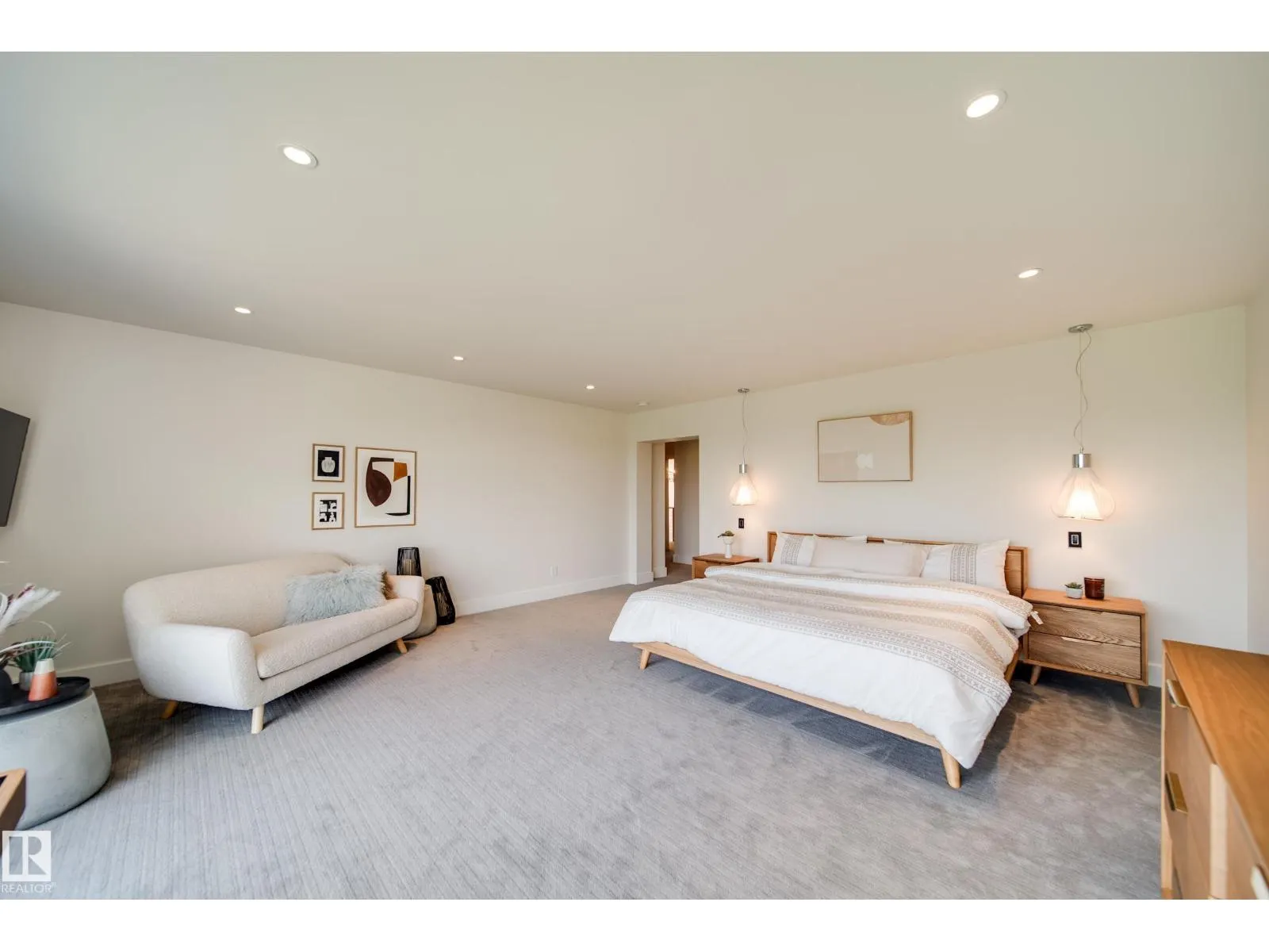 705 HOWATT DR SW