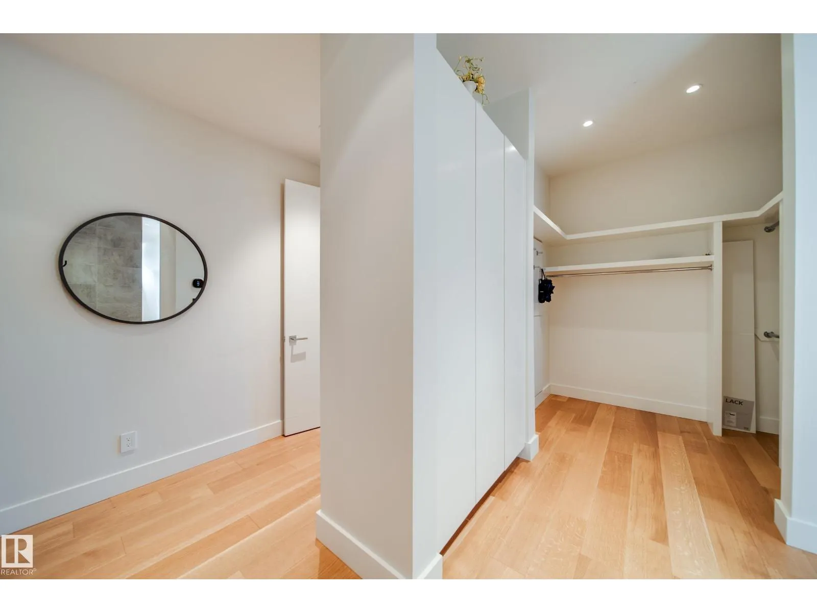 705 HOWATT DR SW