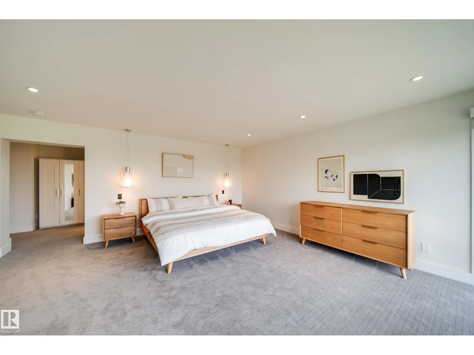 705 HOWATT DR SW