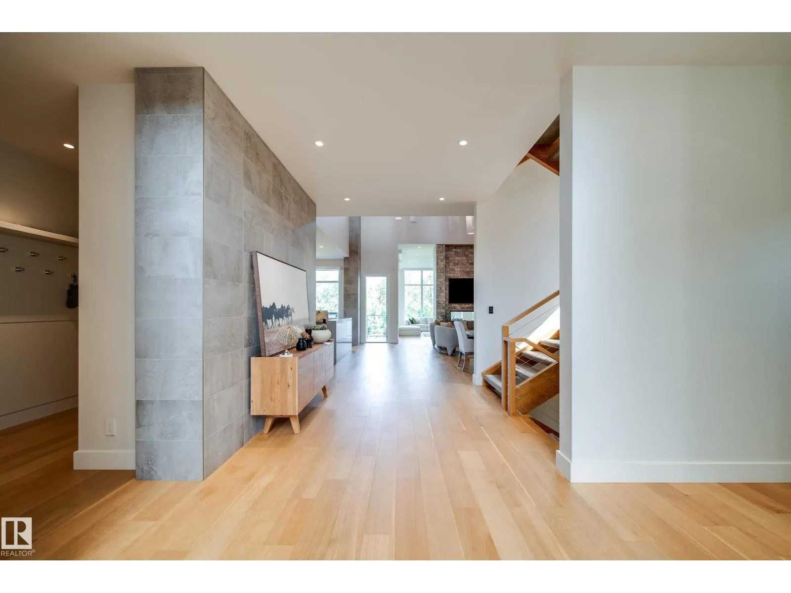 705 HOWATT DR SW