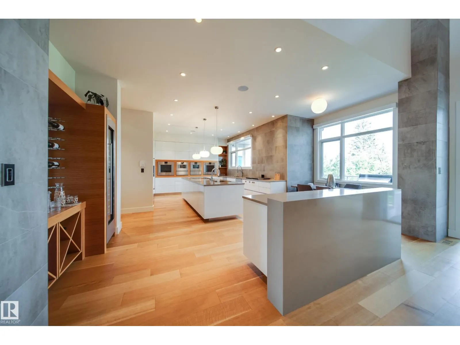 705 HOWATT DR SW