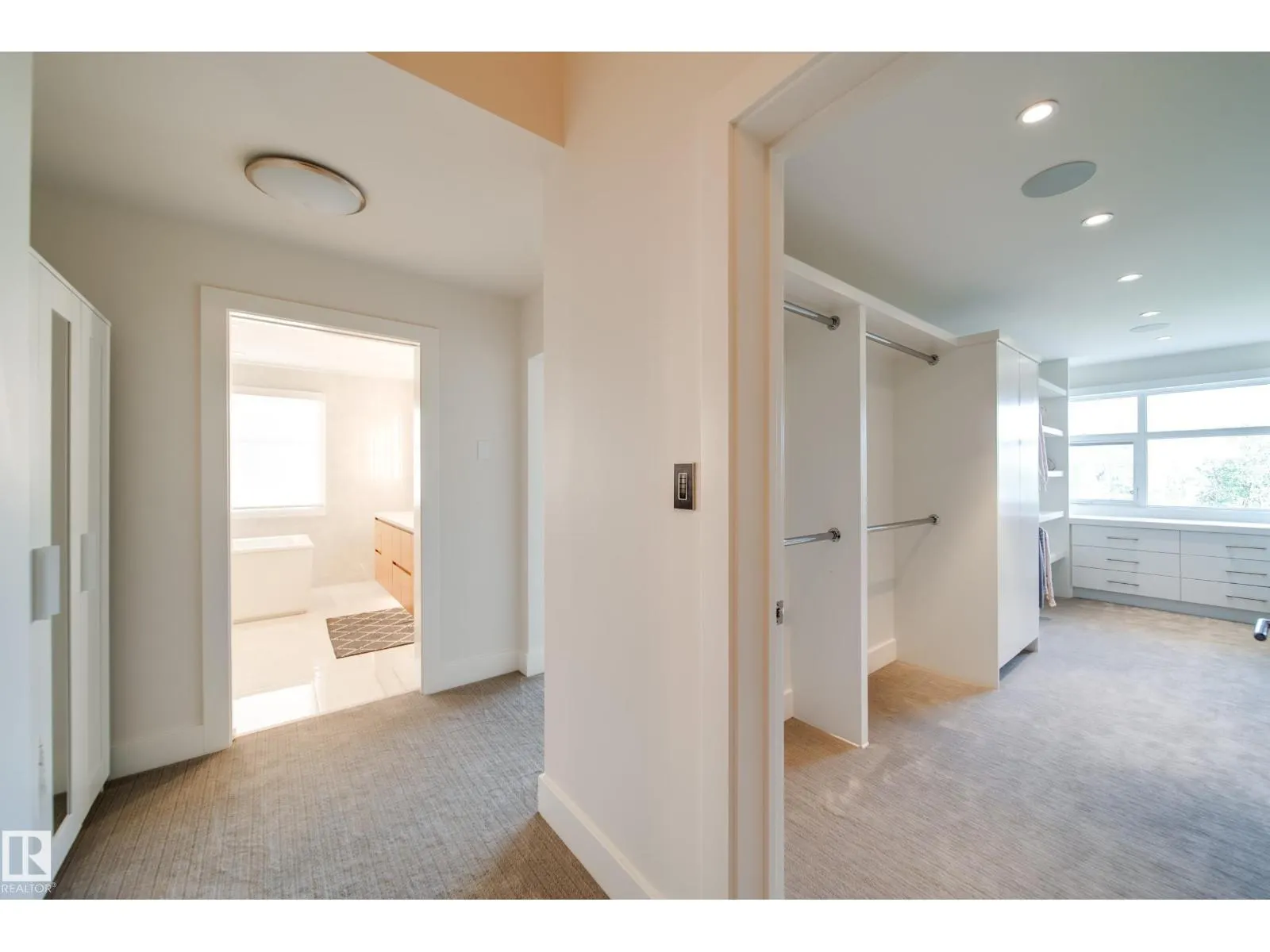 705 HOWATT DR SW