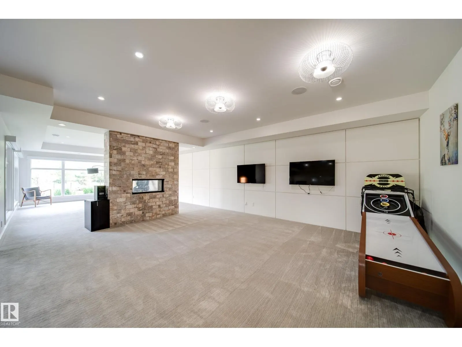 705 HOWATT DR SW