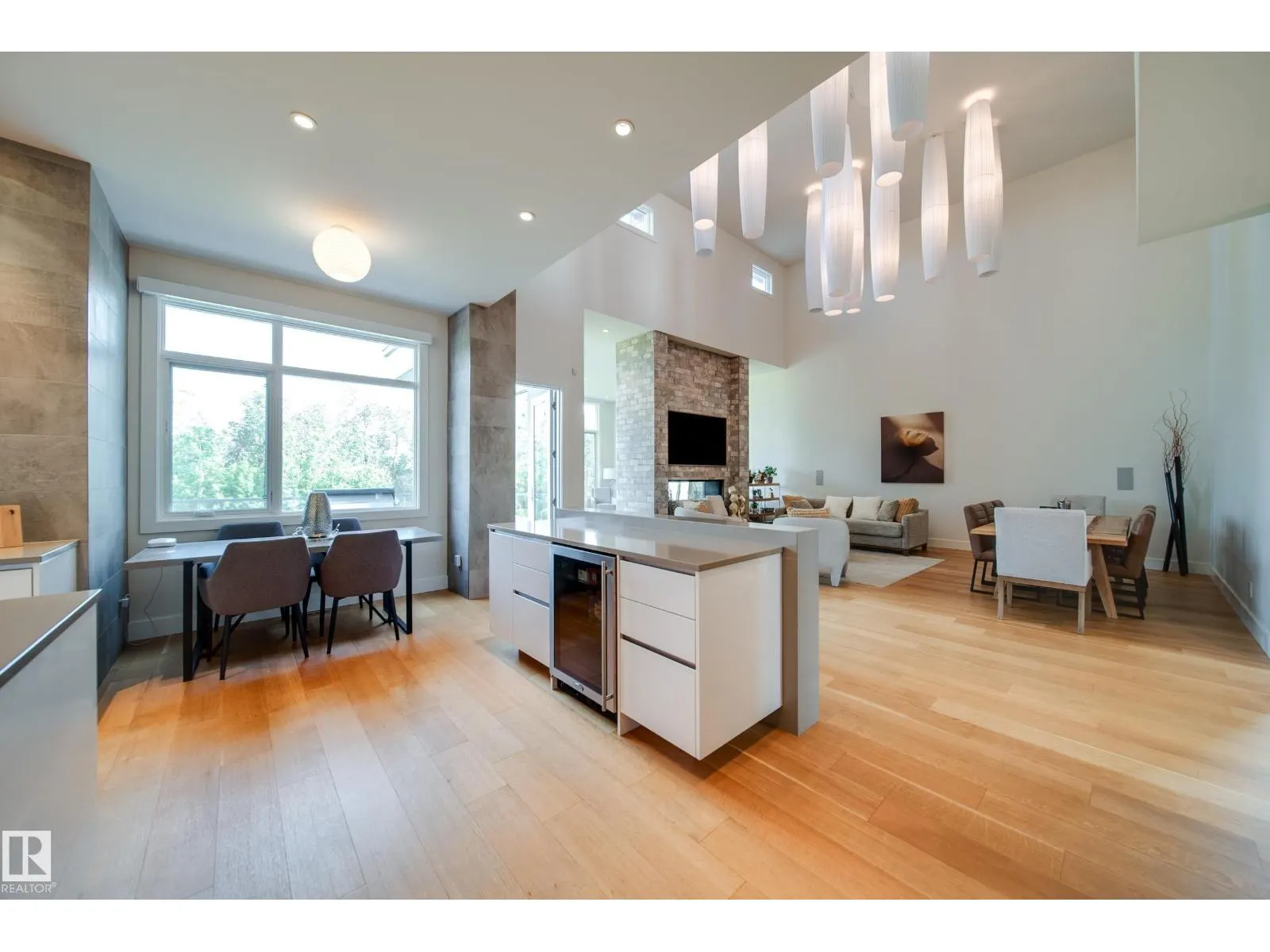705 HOWATT DR SW