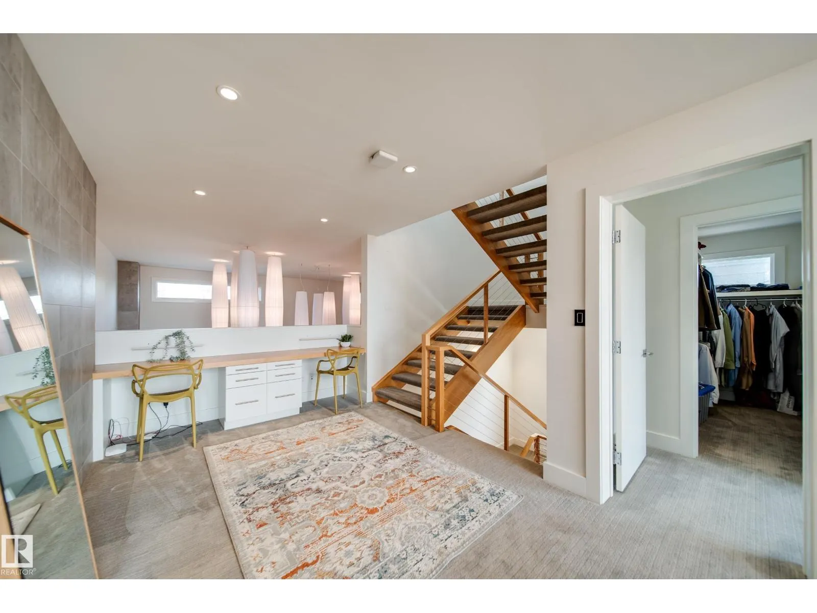 705 HOWATT DR SW