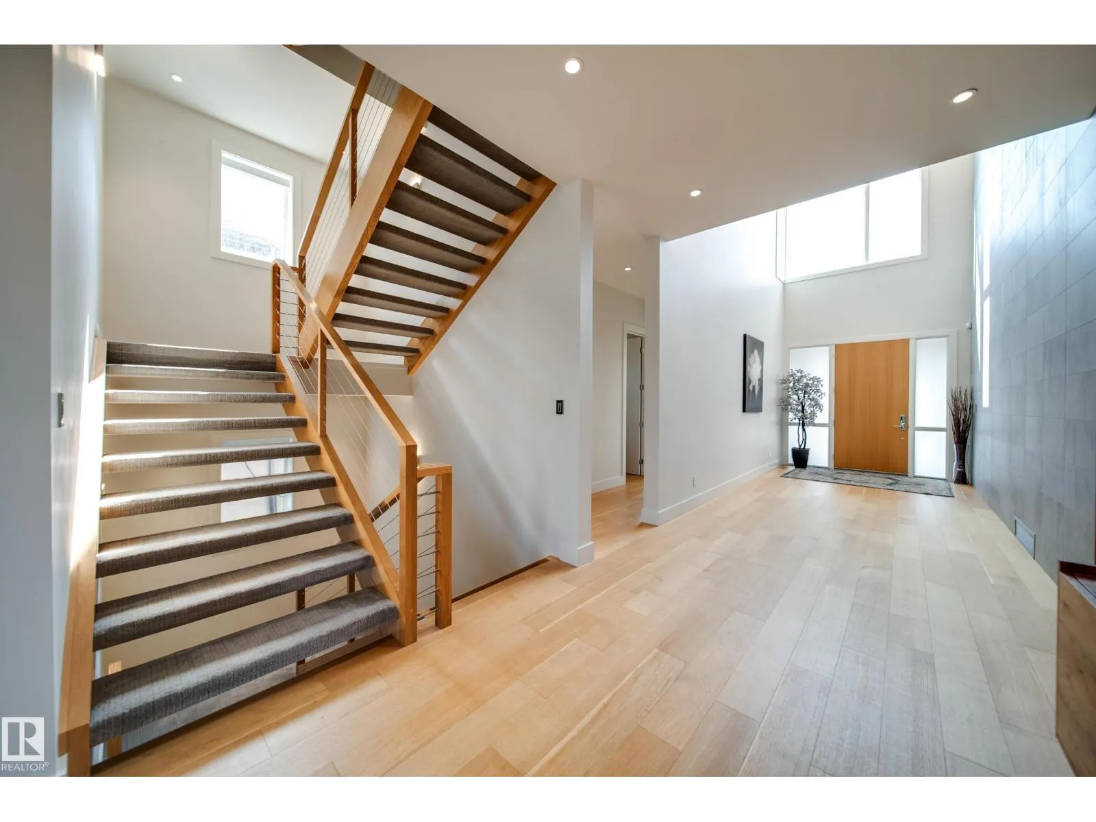 705 HOWATT DR SW