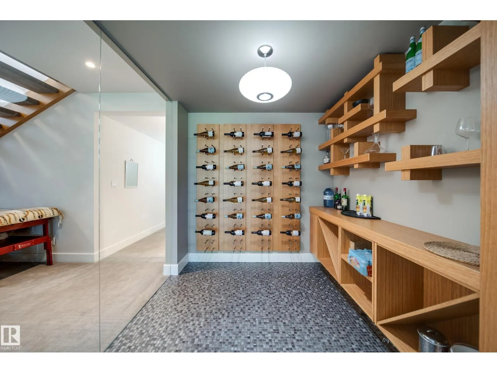 705 HOWATT DR SW