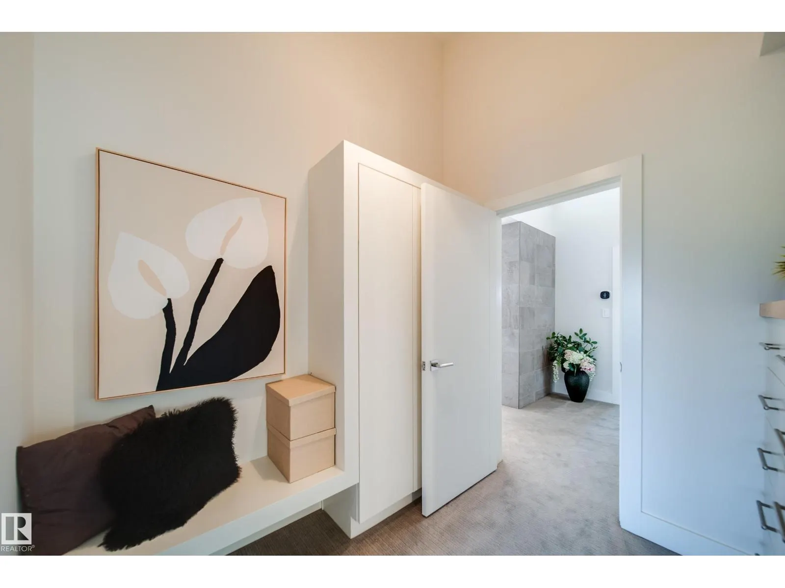 705 HOWATT DR SW