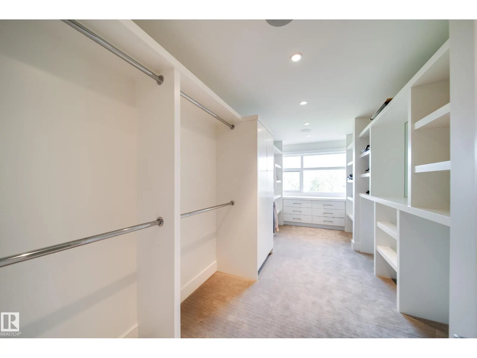 705 HOWATT DR SW