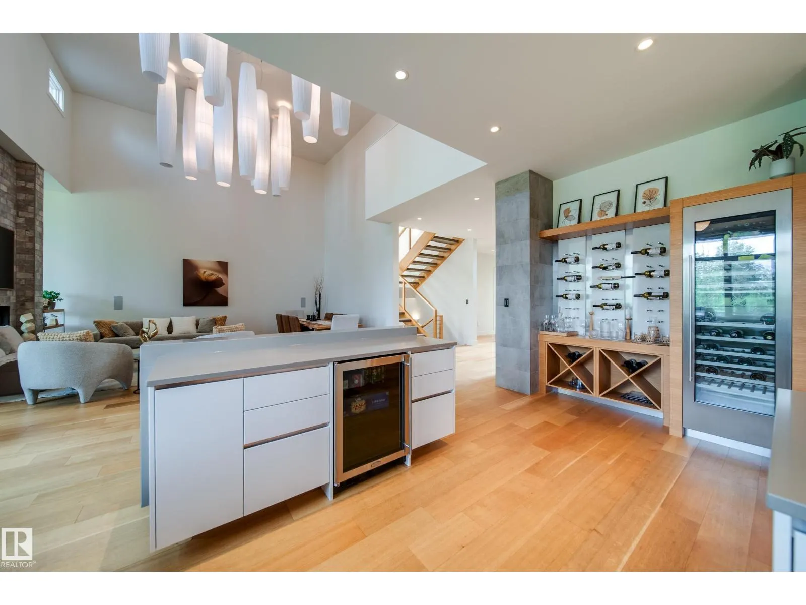 705 HOWATT DR SW