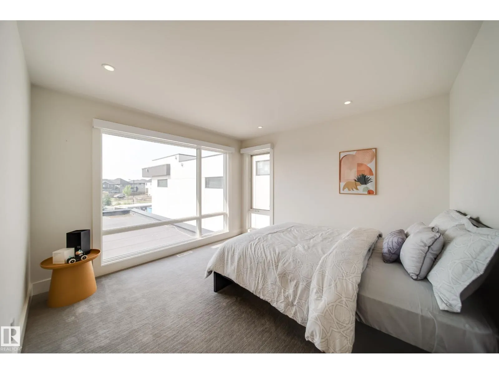 705 HOWATT DR SW