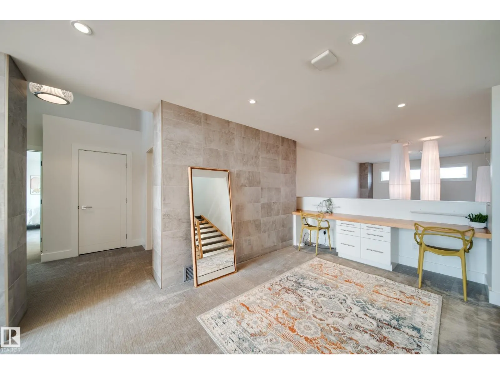 705 HOWATT DR SW