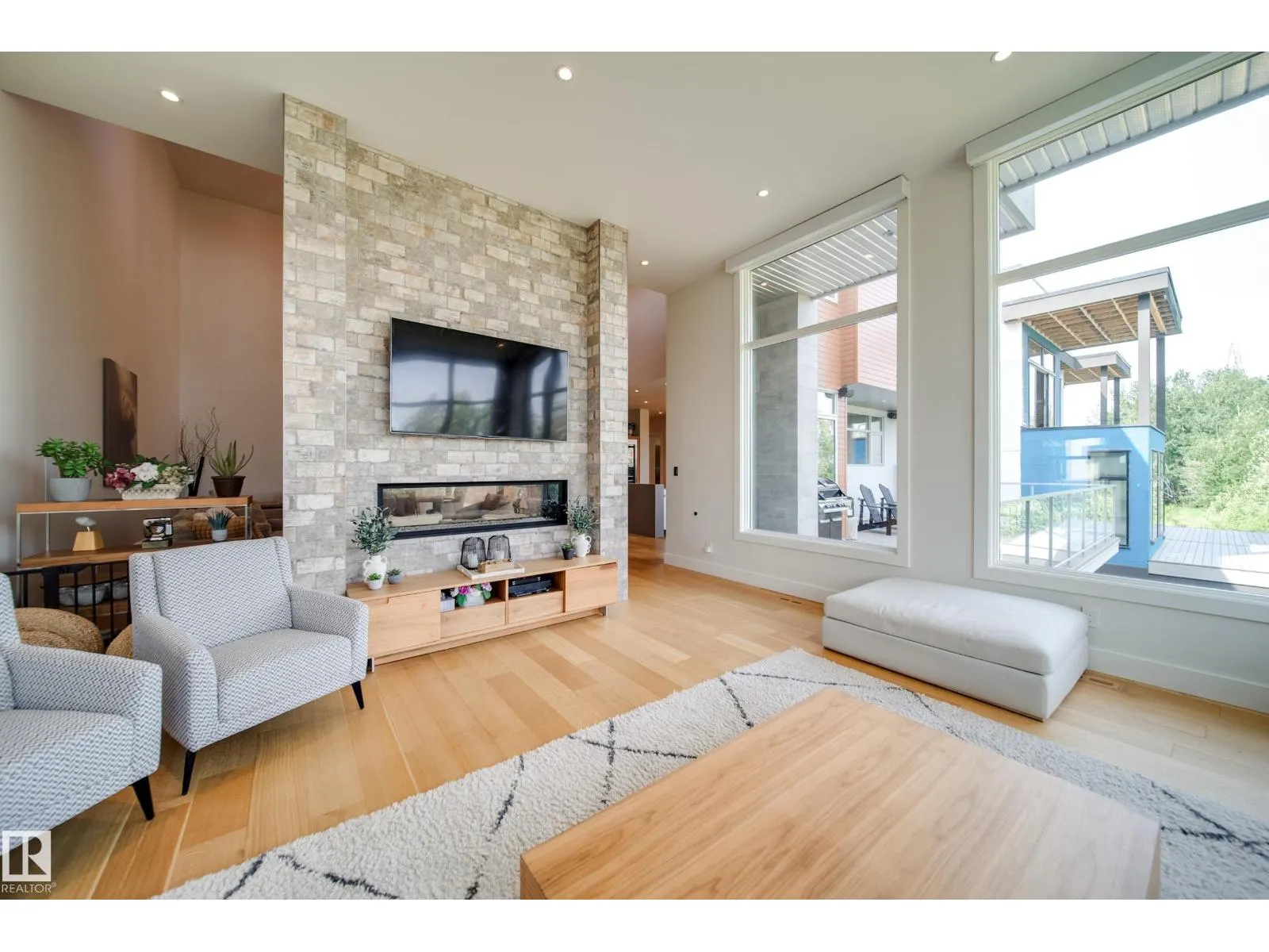 705 HOWATT DR SW