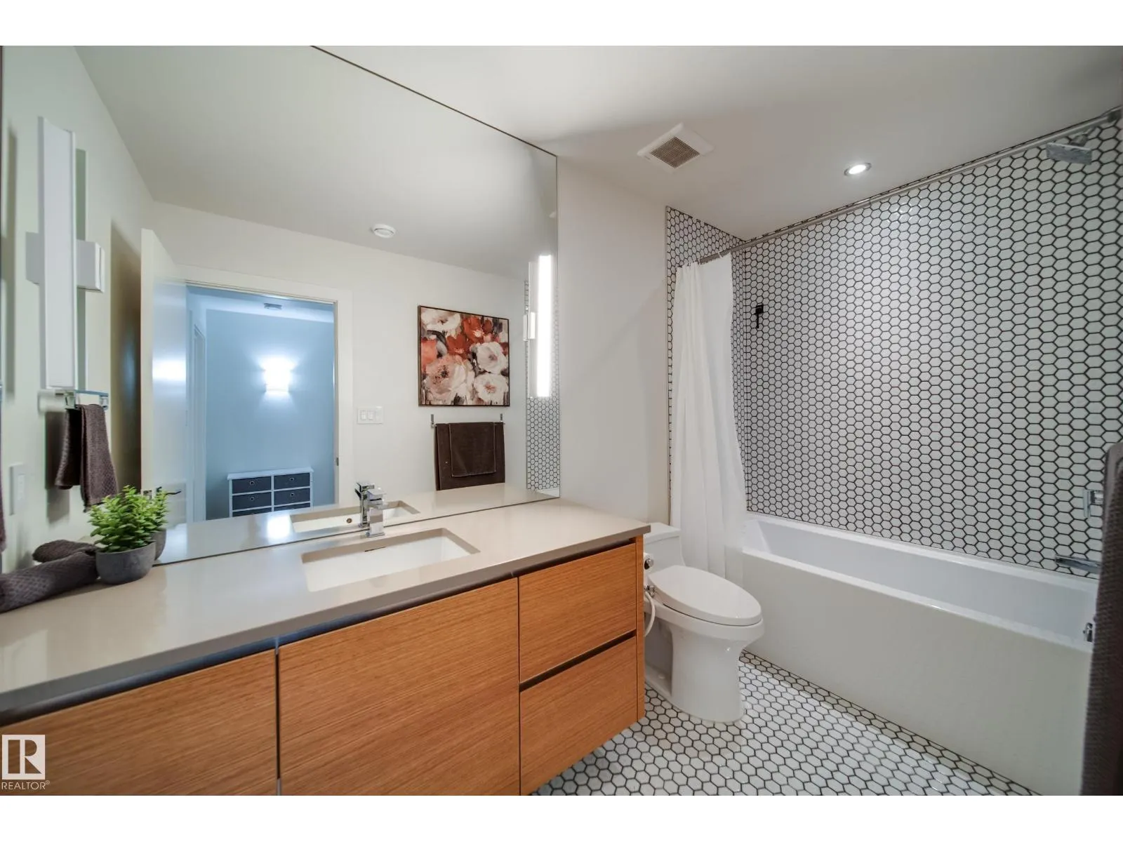 705 HOWATT DR SW