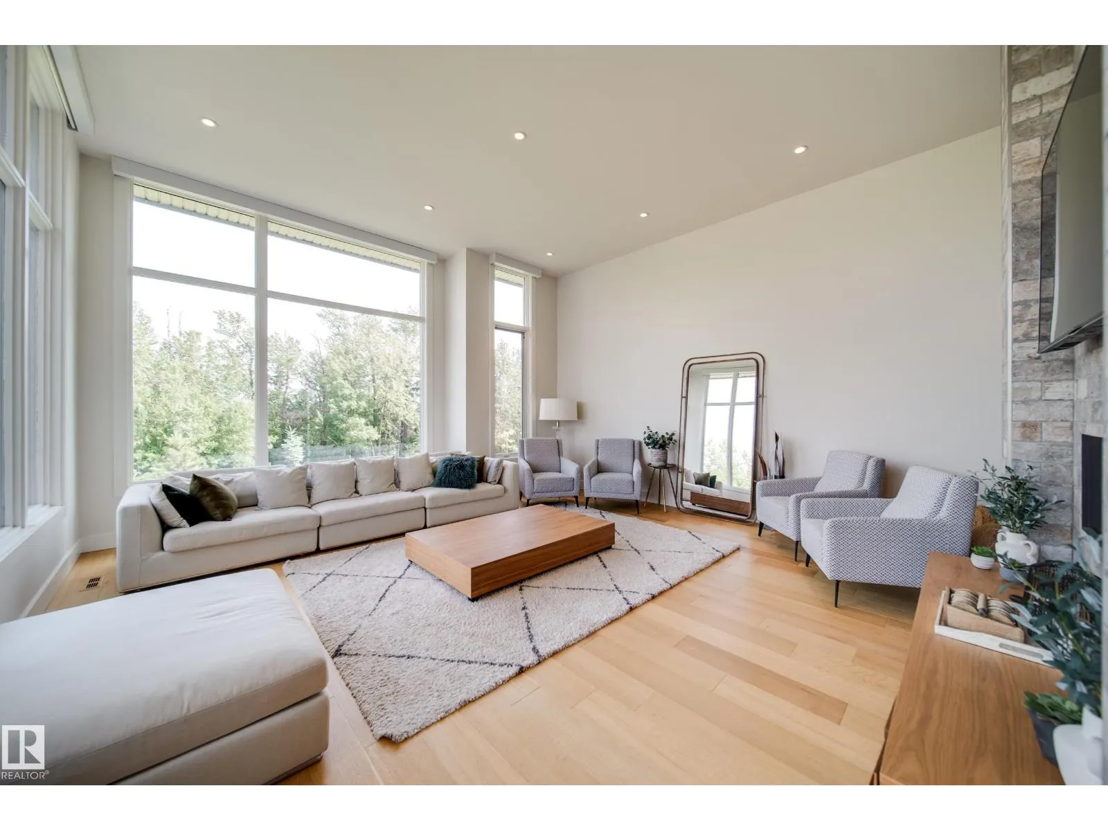 705 HOWATT DR SW