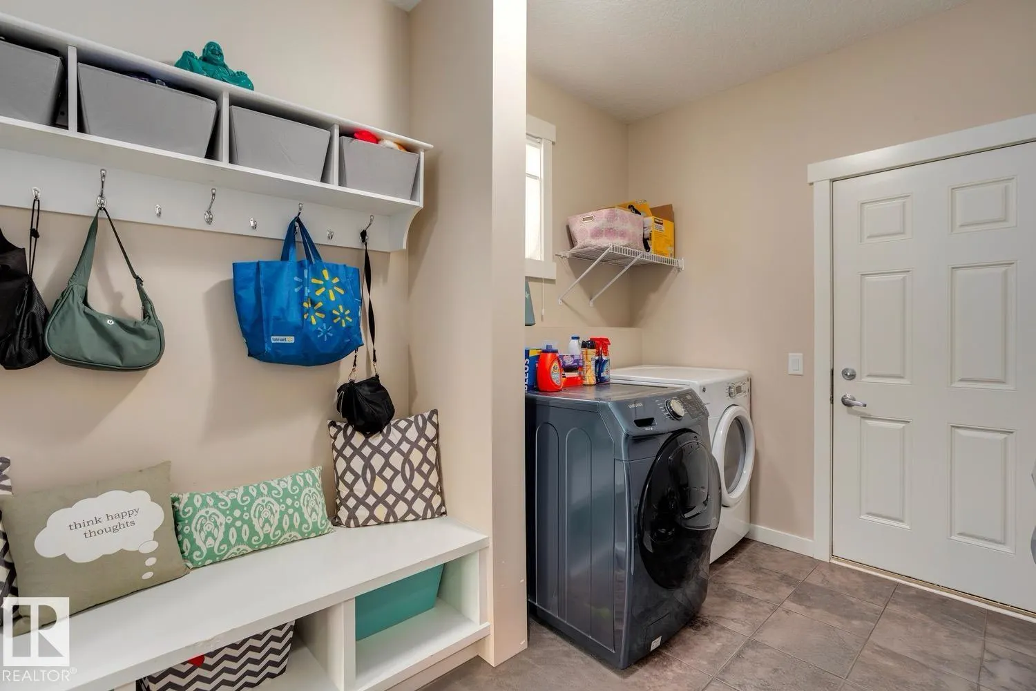 7618 20A AV SW
