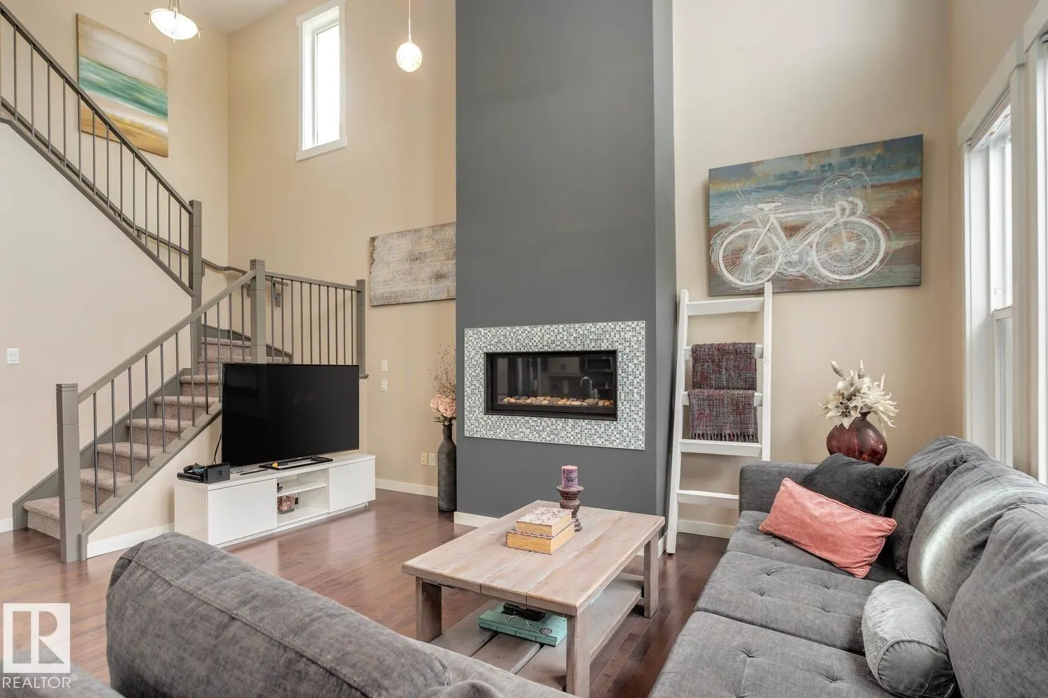 7618 20A AV SW