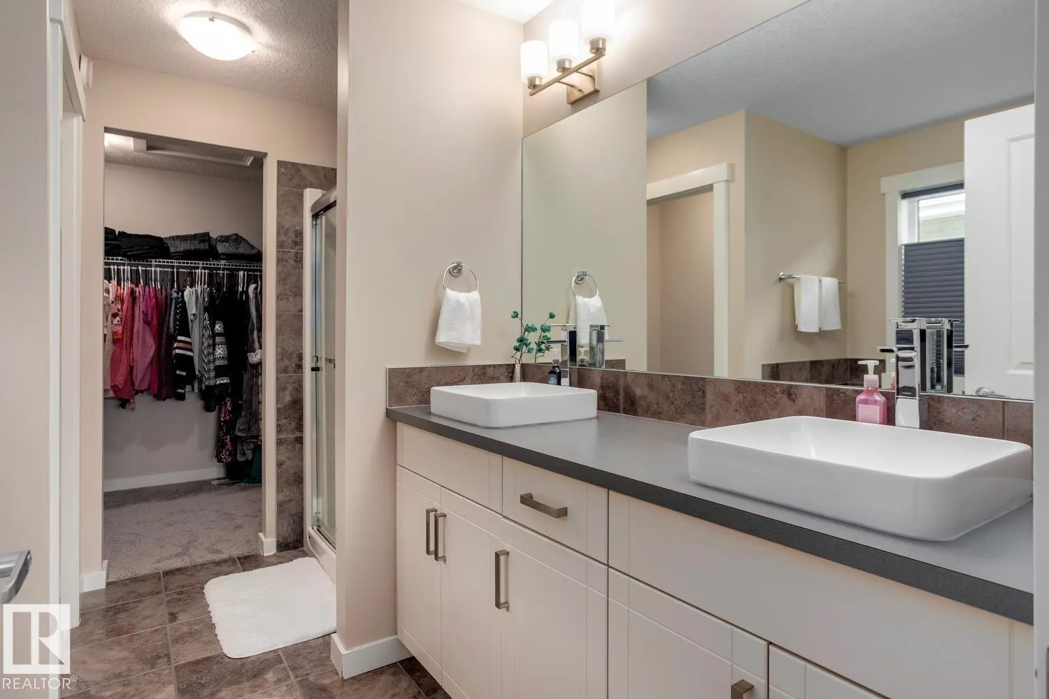 7618 20A AV SW