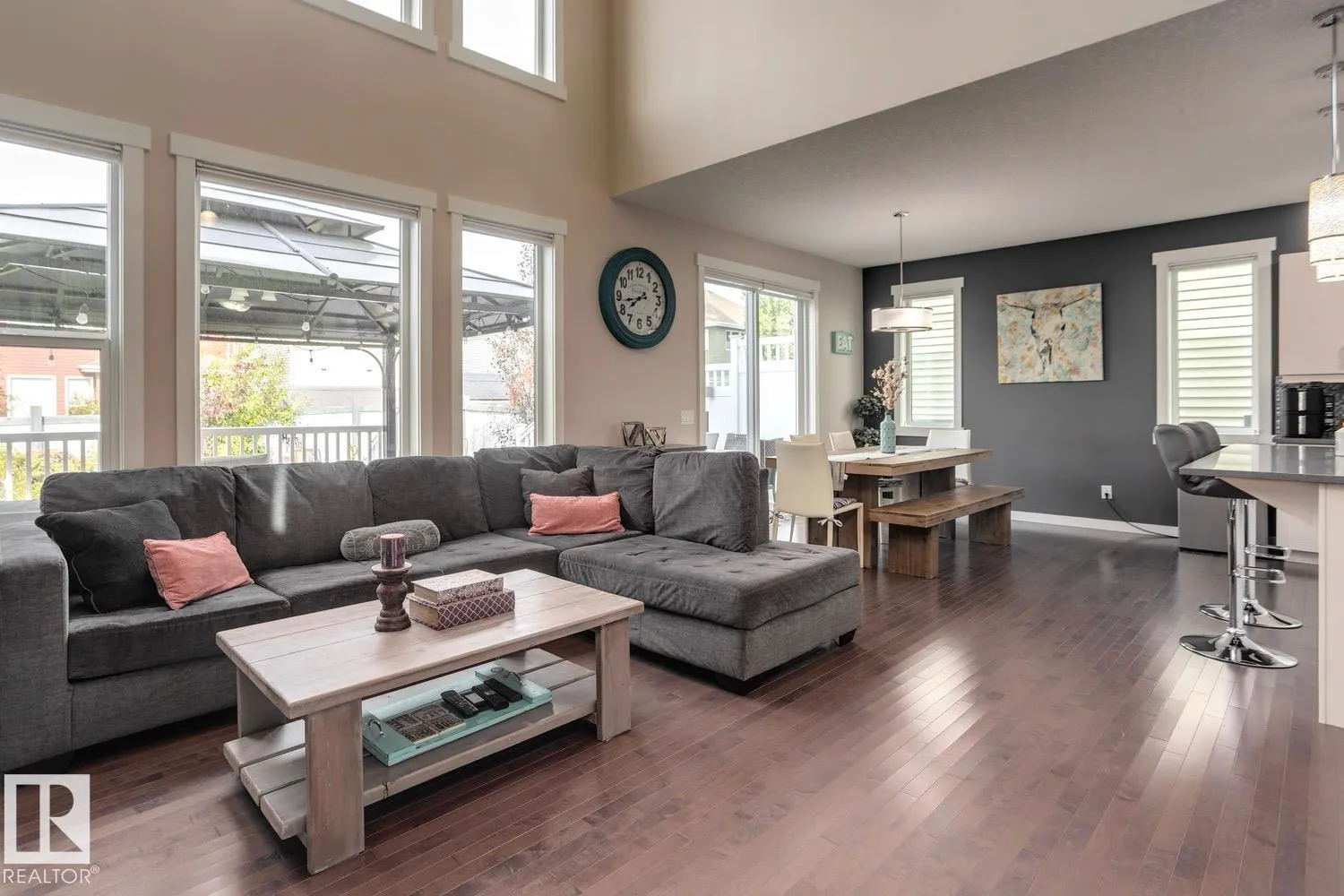 7618 20A AV SW