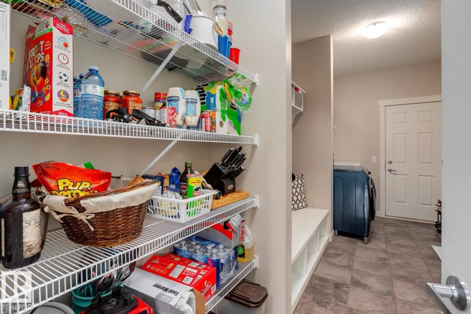 7618 20A AV SW