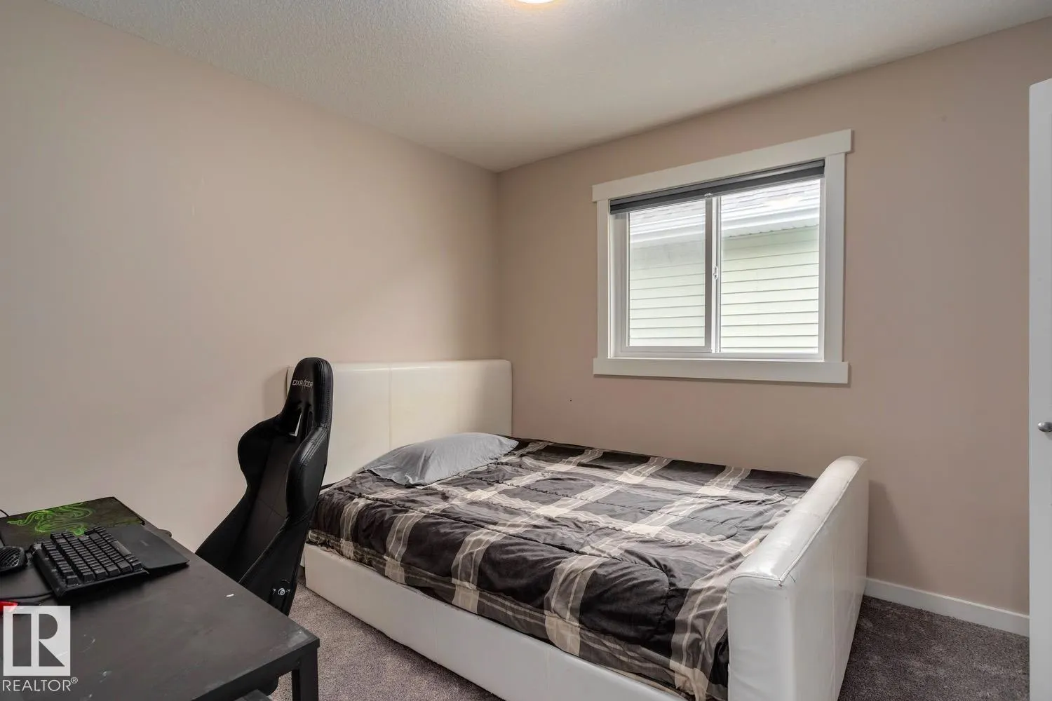 7618 20A AV SW