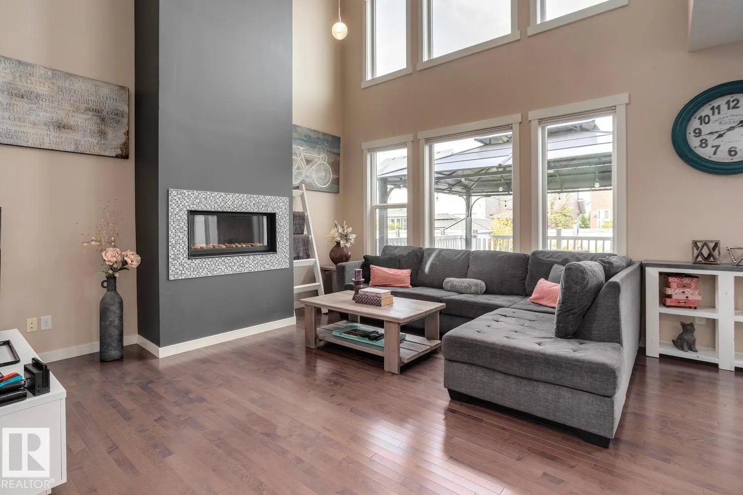 7618 20A AV SW