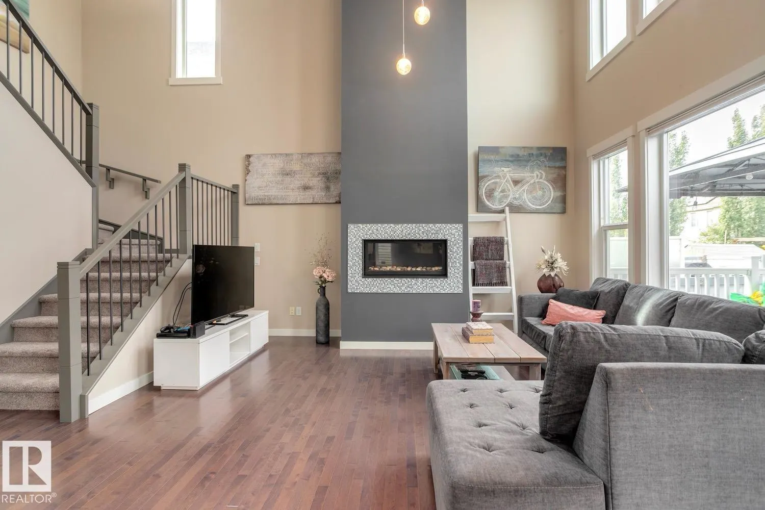 7618 20A AV SW