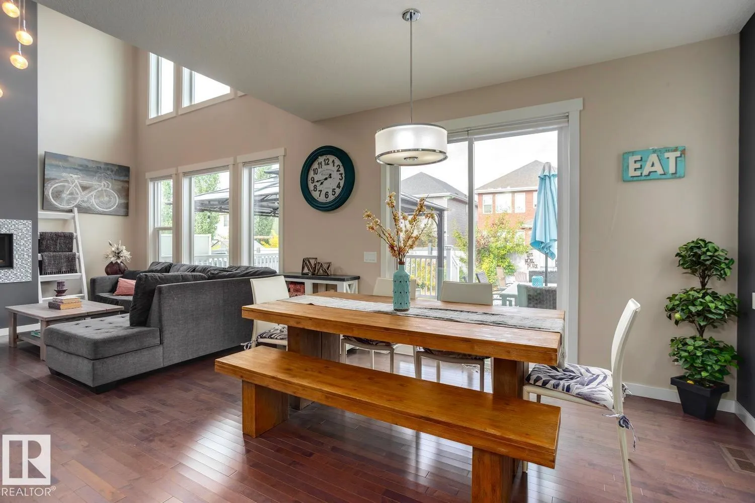 7618 20A AV SW