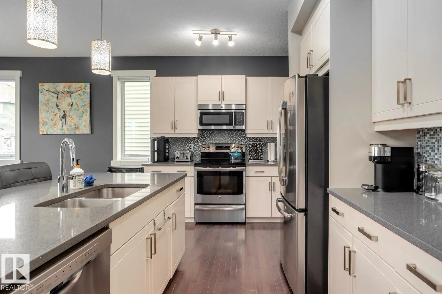 7618 20A AV SW