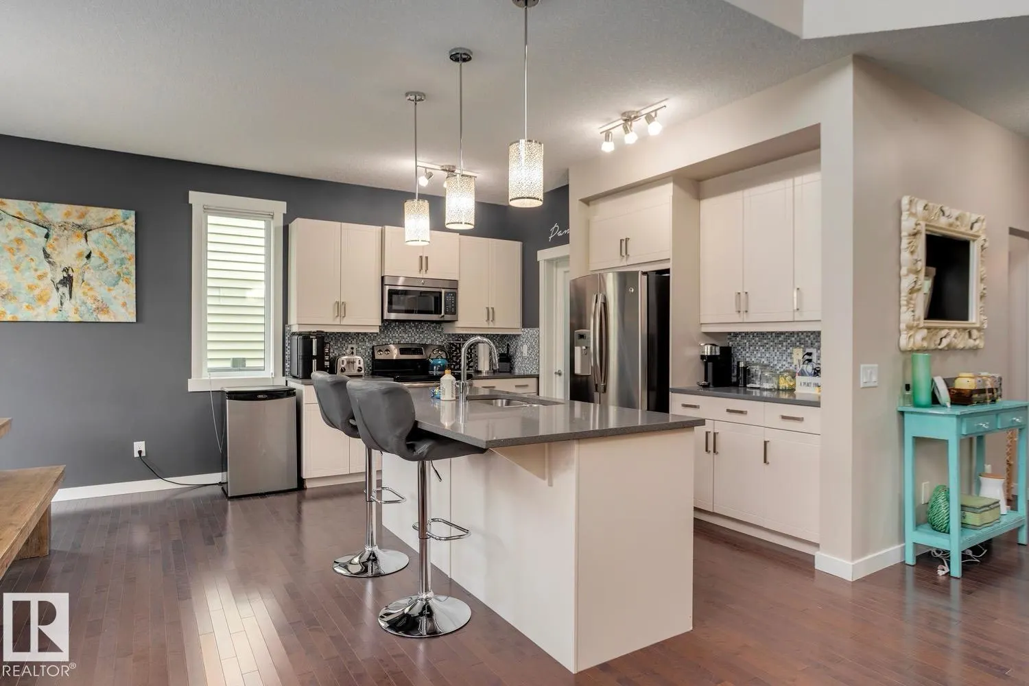 7618 20A AV SW
