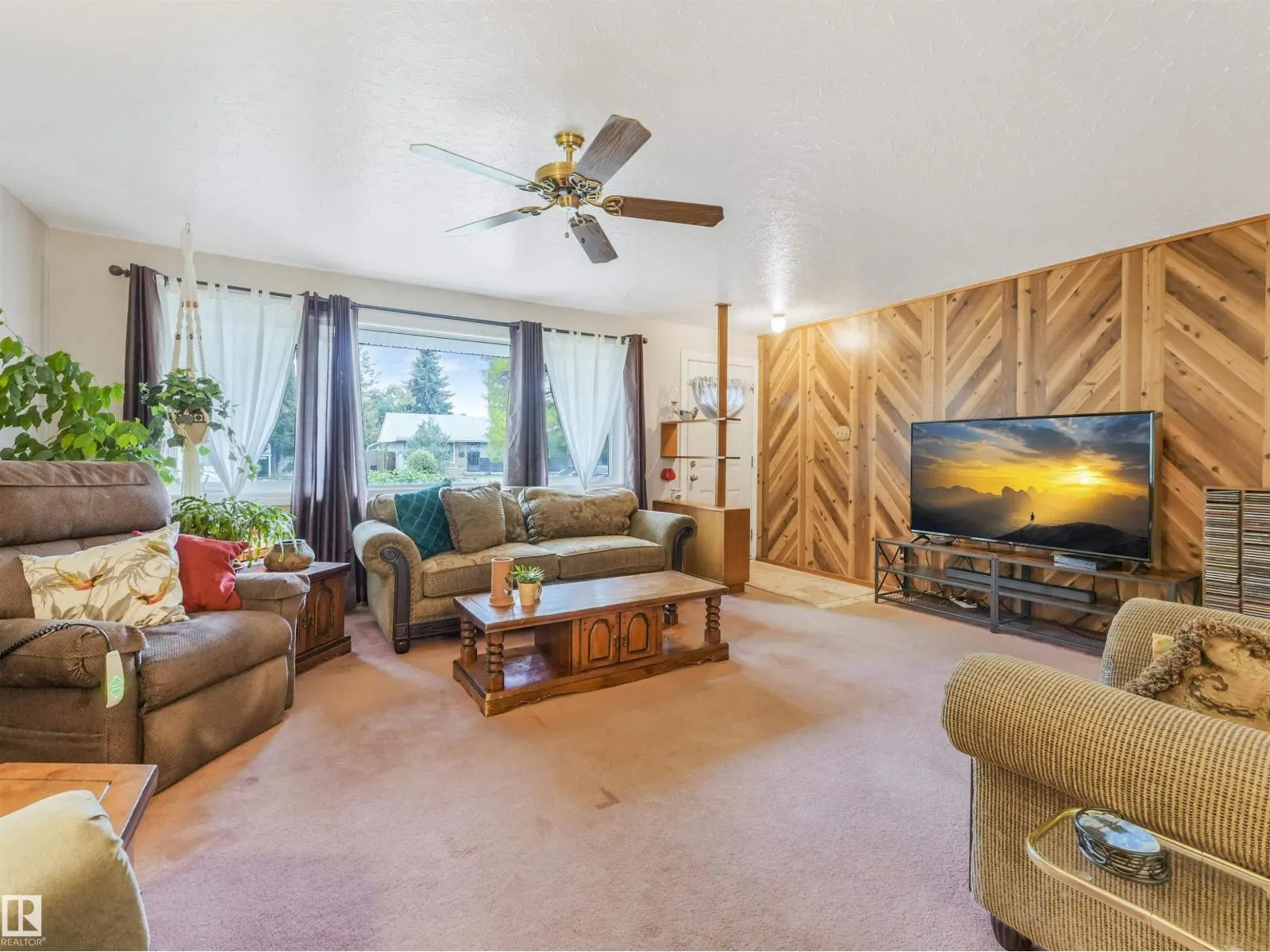 16530 104 AV NW