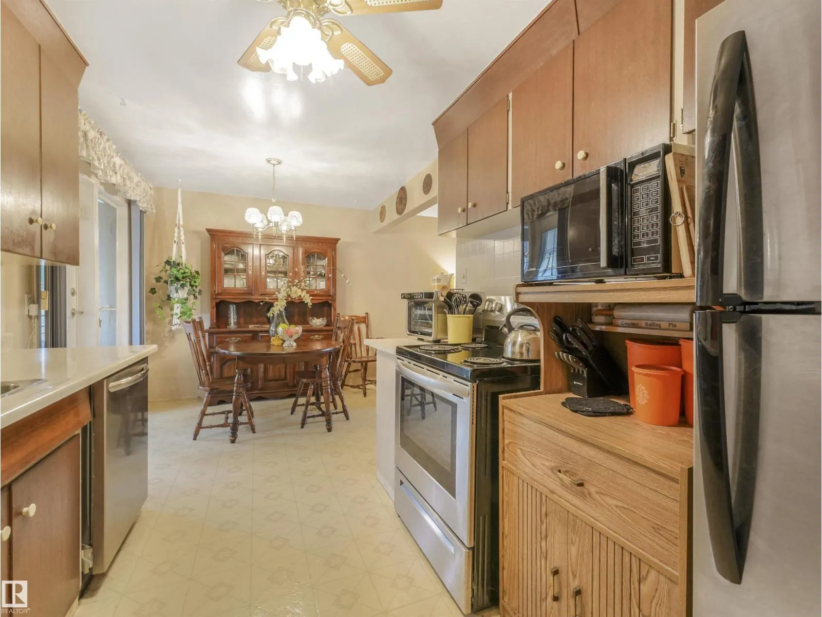 16530 104 AV NW