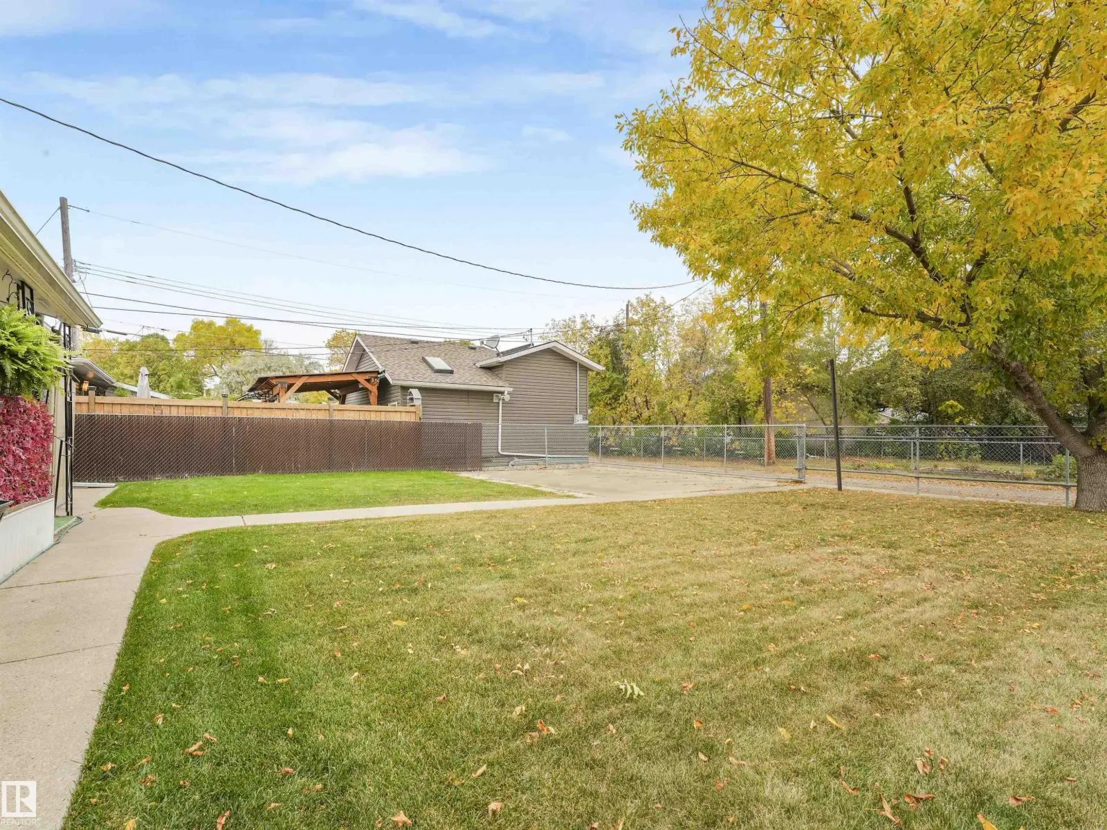 16530 104 AV NW