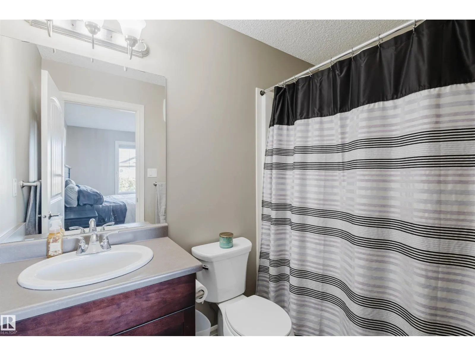 9428 212 ST NW