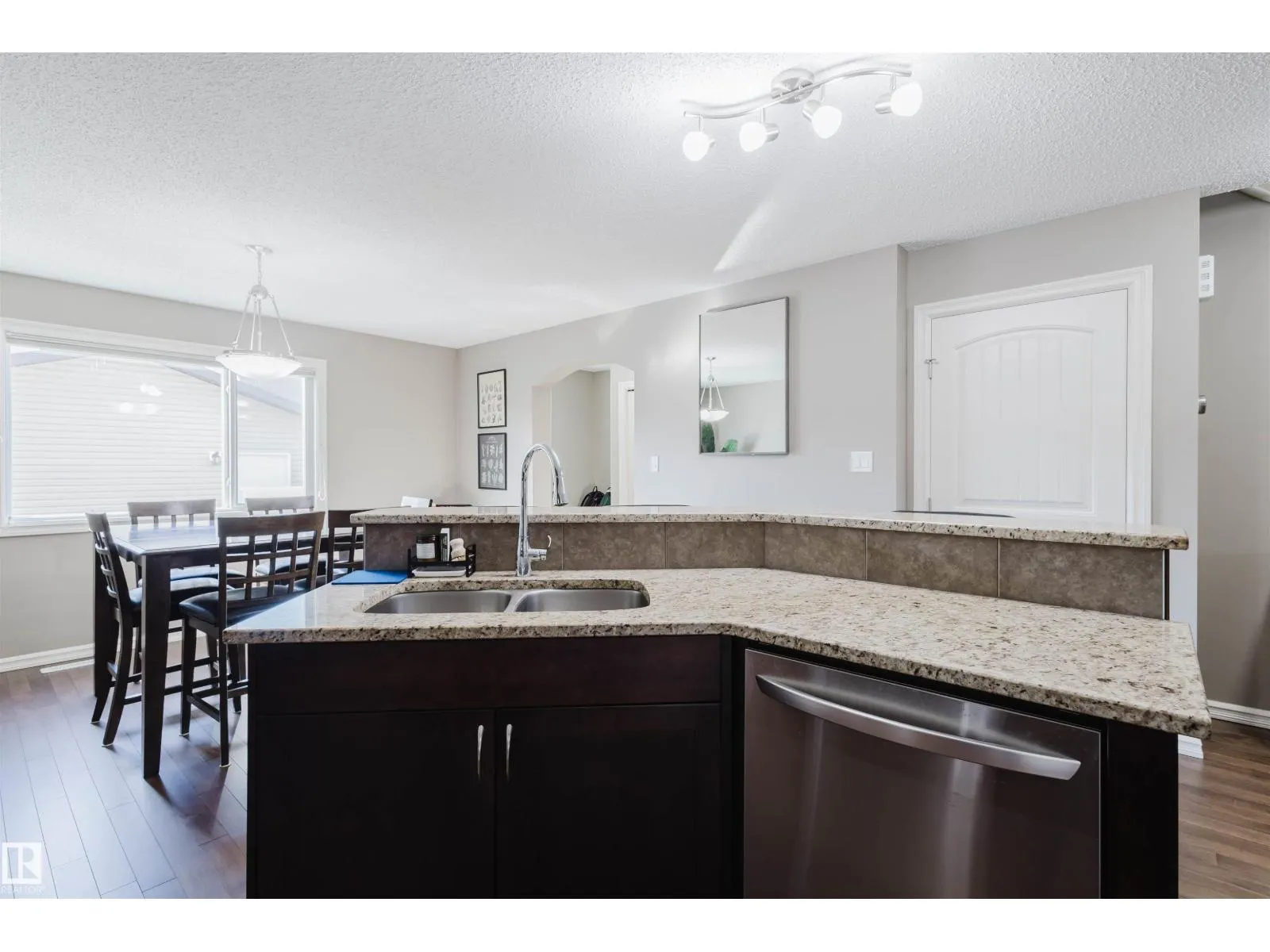 9428 212 ST NW