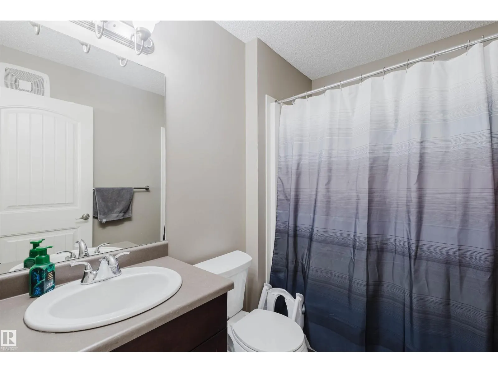 9428 212 ST NW