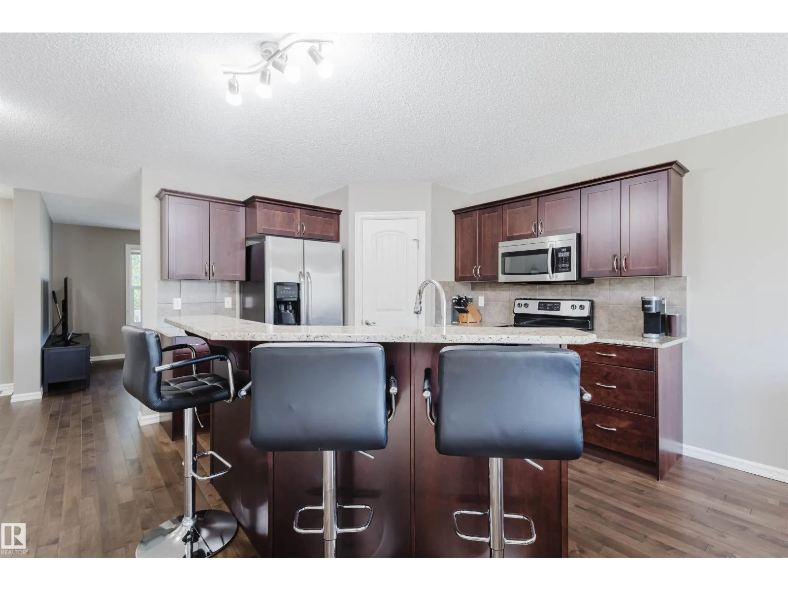 9428 212 ST NW