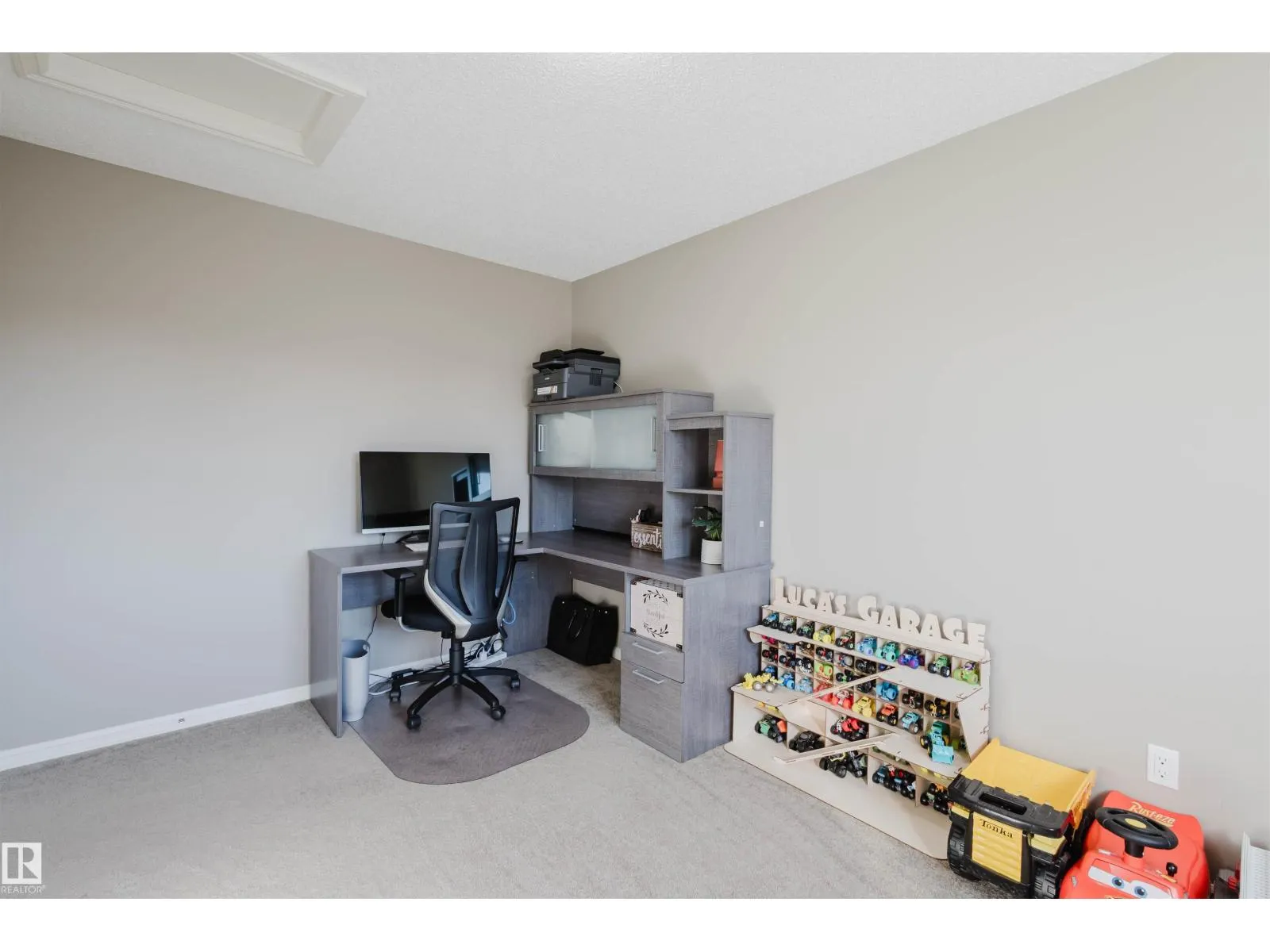 9428 212 ST NW