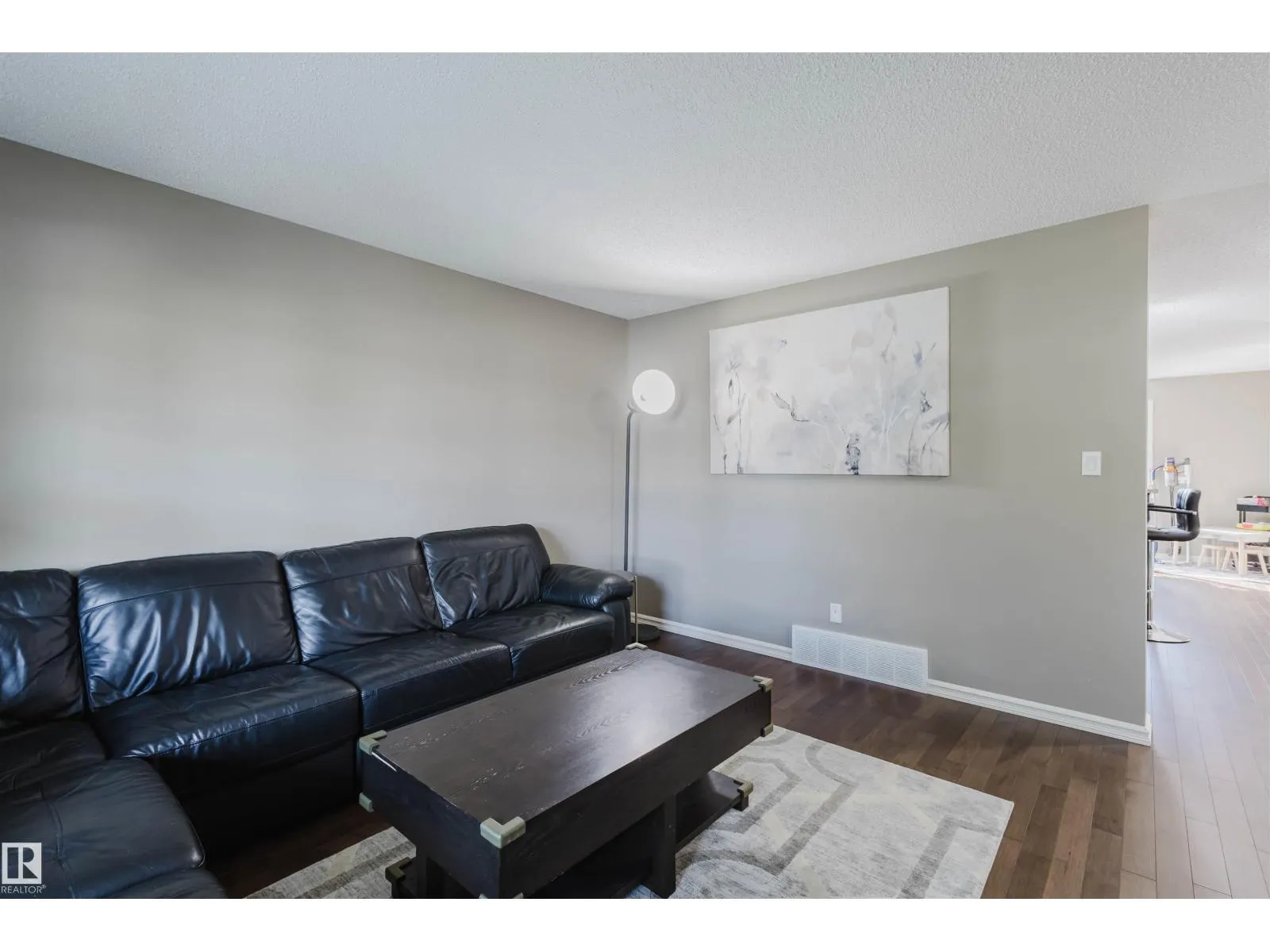 9428 212 ST NW