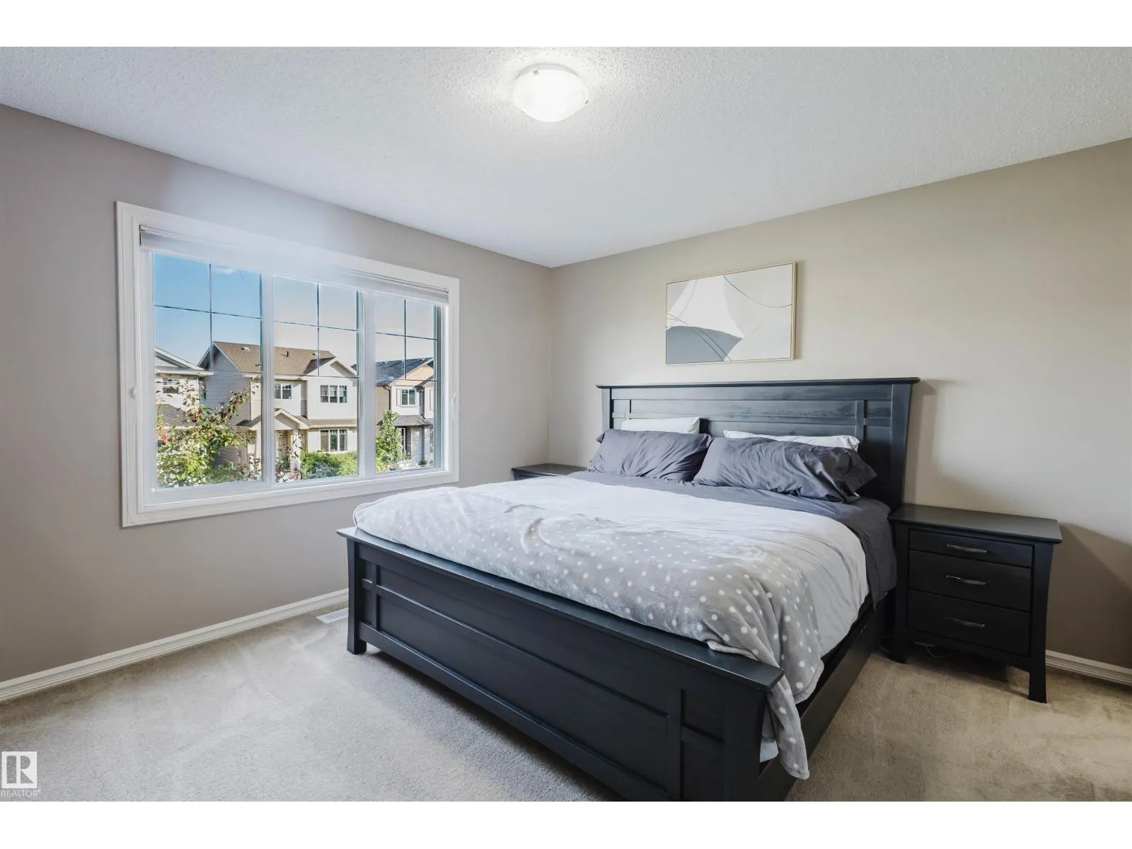 9428 212 ST NW