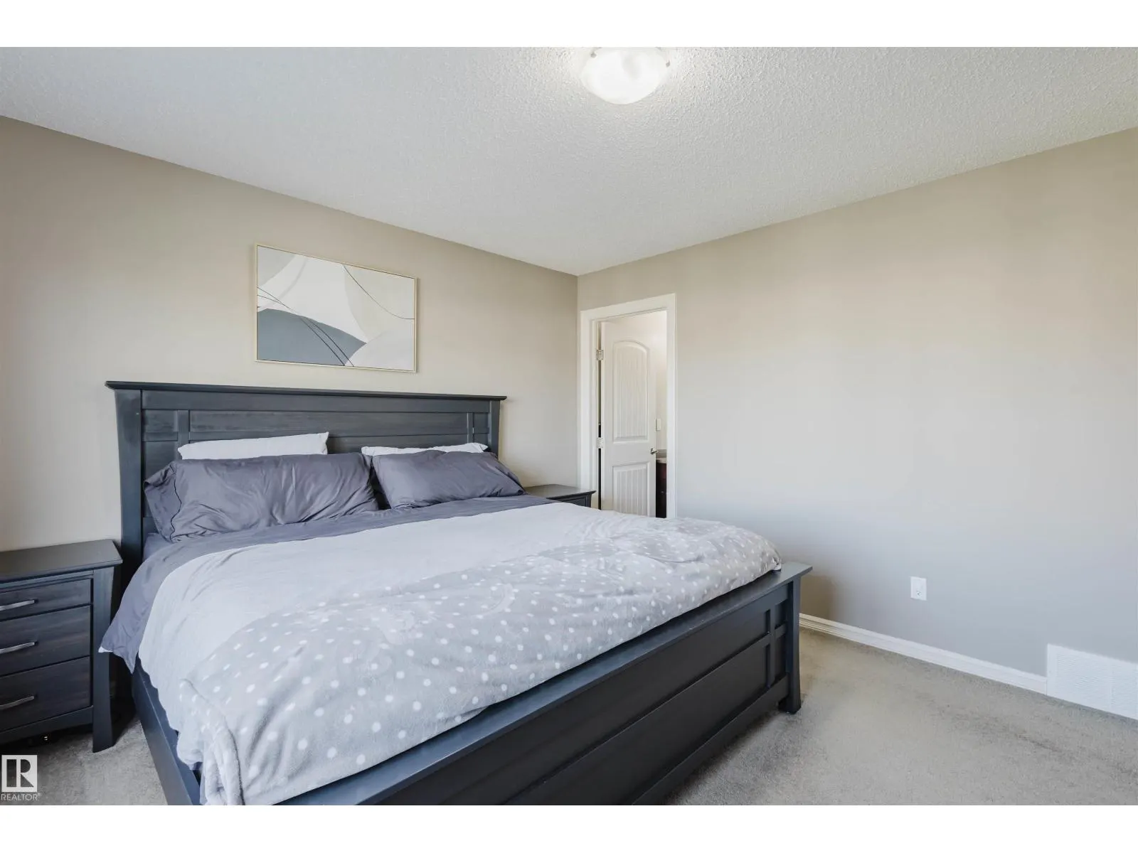 9428 212 ST NW