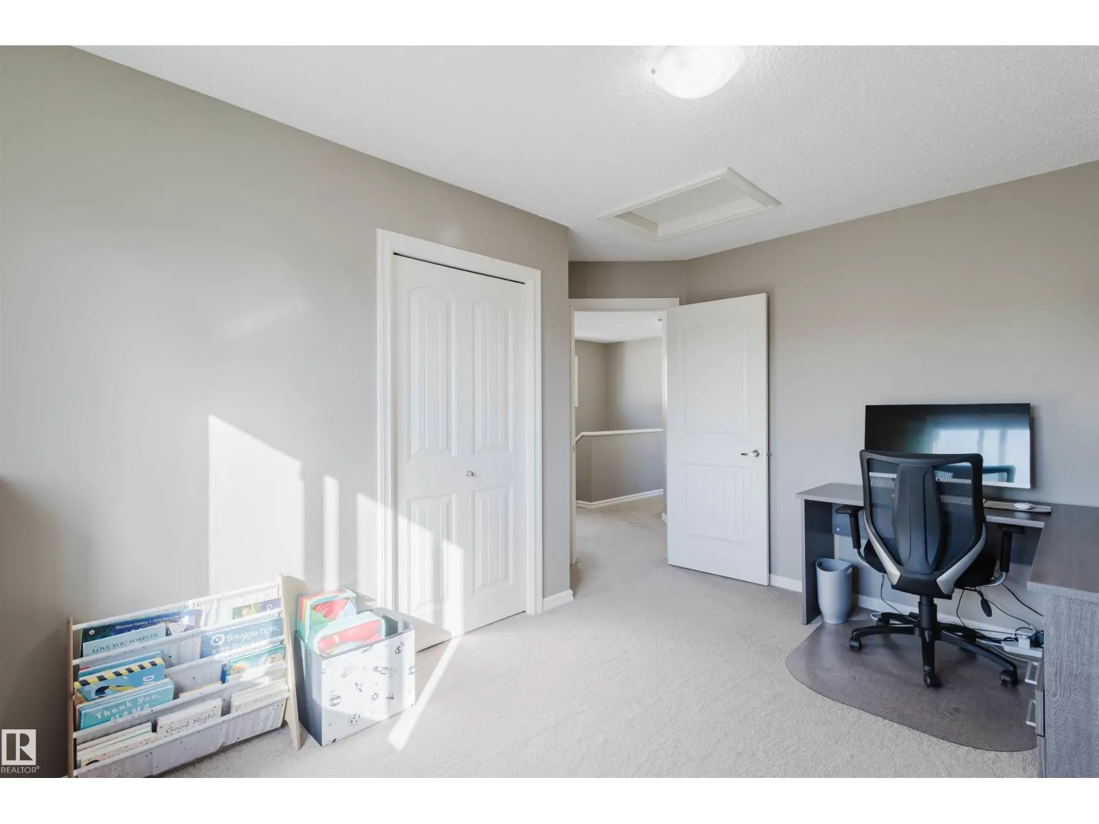 9428 212 ST NW