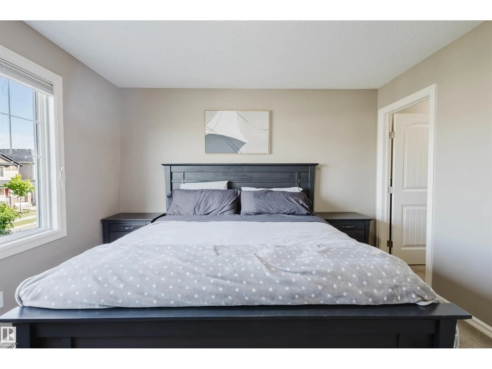 9428 212 ST NW
