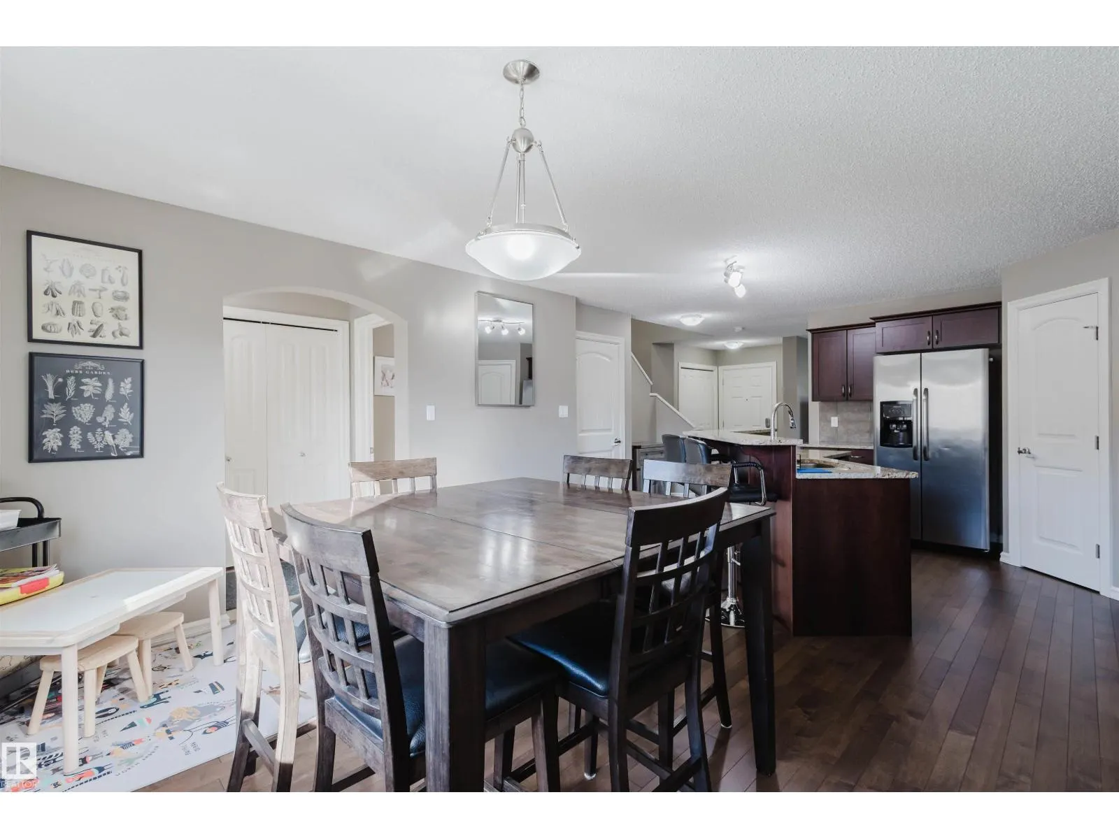 9428 212 ST NW