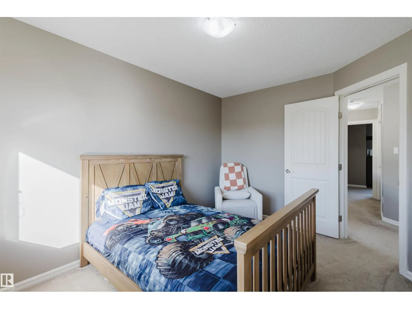 9428 212 ST NW
