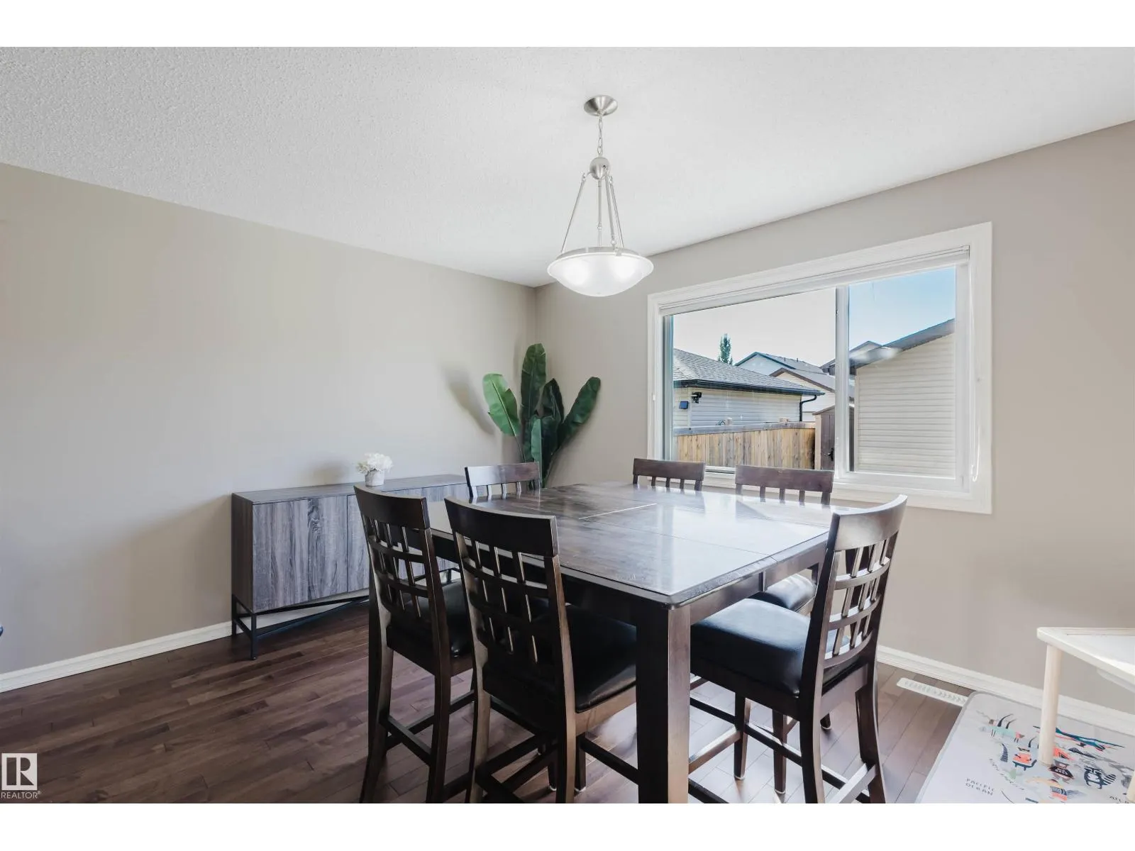 9428 212 ST NW