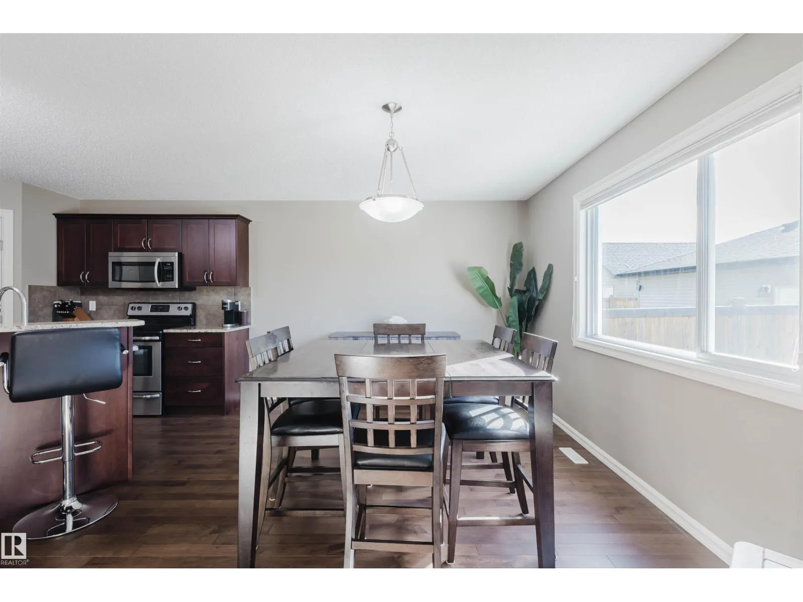 9428 212 ST NW
